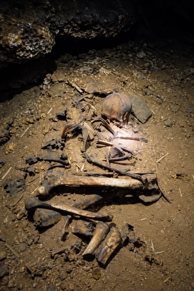 Descoberta-Arqueologica-na-Caverna