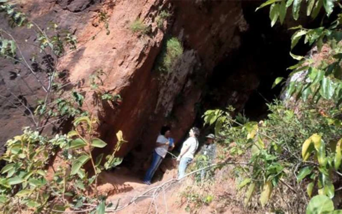 entrada gruta dos pézinhos-convertida entrada-gruta-dos-pezinhos